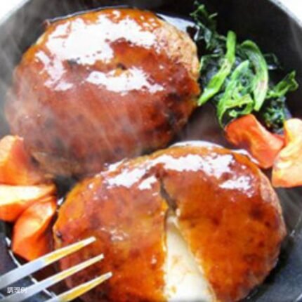 「レンジで簡単 チーズインハンバーグ 特製ソース付き」100g