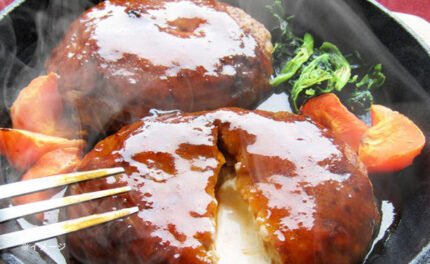 「レンジで簡単 チーズインハンバーグ メガ盛り」100g